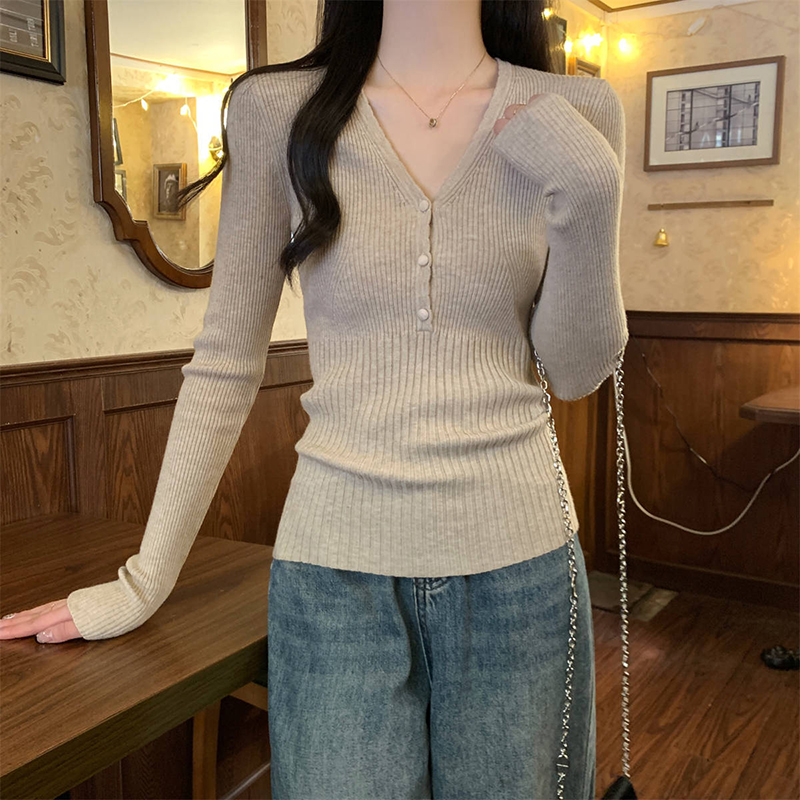 Ribbed Knit Sweater - Эластичный облегающий вязаный свитер с v-образным